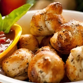 Garlic Knots with Sauce (6 Pc)